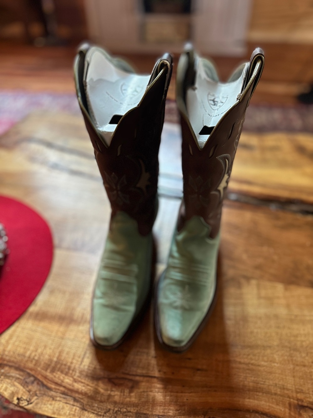 Ariat Black Rubber Boot Sole with Logo turquoise and brown - Picture 4 of 10